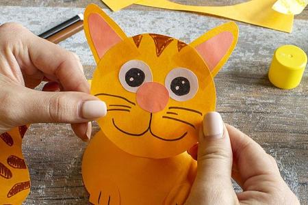 Crafts from colored paper for children: 10 easy ideas (photo)