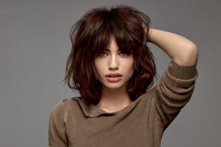 Hairstyles for every day for medium hair with bangs