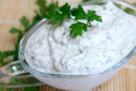 10 recipes for delicious sour cream sauce for salads, meat, side dishes and more